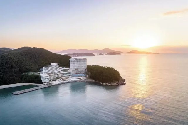 Hanwha Resort Geoje Belvedere In & Outdoor Pool Package 1 Night